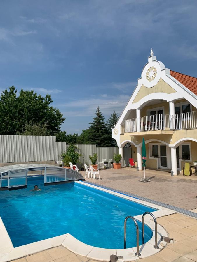 Lilium Villa Hévíz Екстериор снимка